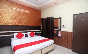 Vaccinated Staff- Oyo 18541 Hotel Haridev Roorkee 3* India